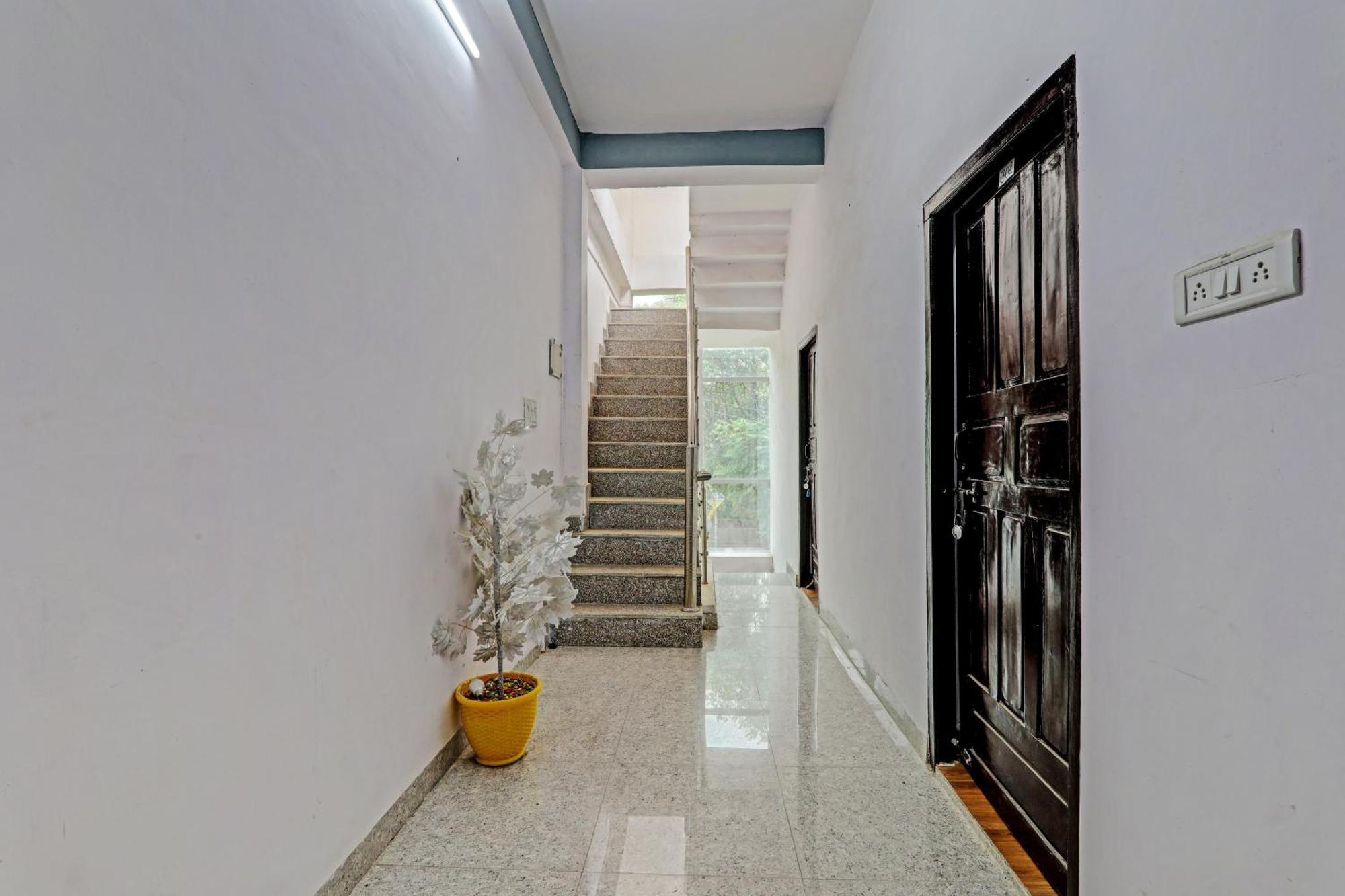 Oyo Hotel Crown Lucknow Exterior foto